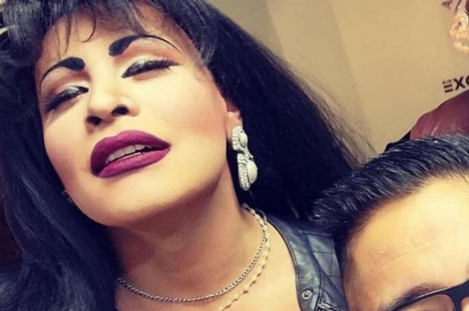 ¡No hay respeto! Drag Queen se disfraza de Selena con balazo en el cuerpo (+video/fotos)