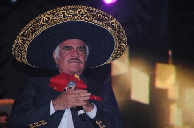 Cuquita recuerda a 'Chente' Fernández con impresionante Altar (+foto)