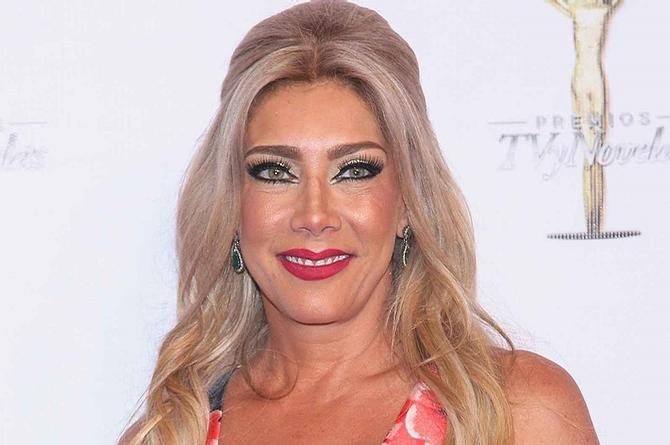 Revela Cynthia Klitbo que su mamá la vendió con un desconocido