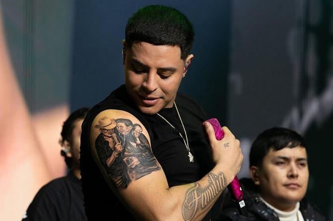 Eduin Caz presume nuevos tatuajes con dedicatoria (+foto/video)