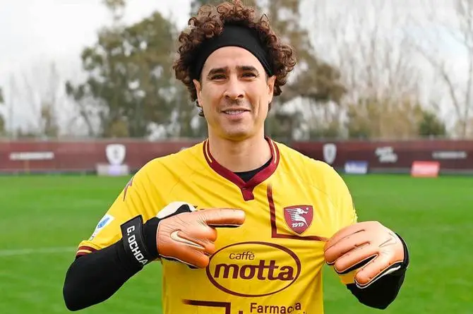 Ochoa debuta en el Salernitana y le meten gol ¡A los 10 minutos! (+video)