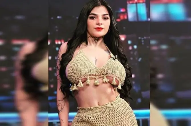 Karely Ruiz presume sensual bikini al estilo de 'La Familia P. Luche'