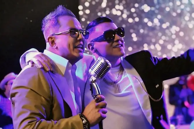 Charlie Zaa le entra a la salsa con el cantante urbano Kevin Roldán (+video)