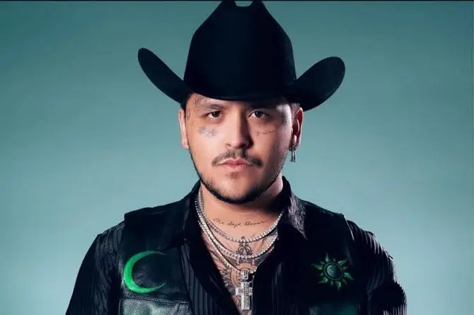 ¡Tracaaaaa! Que Christian Nodal es de los 50 'más bellos' 