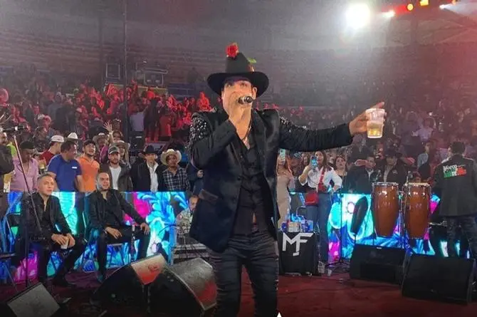 Marco Flores de Banda Jerez agrede a sus músicos y al público en pleno show (+video)