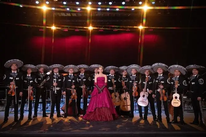 Natalia Jiménez canta a José Alfredo Jiménez con mariachi y sinfónica (+video)