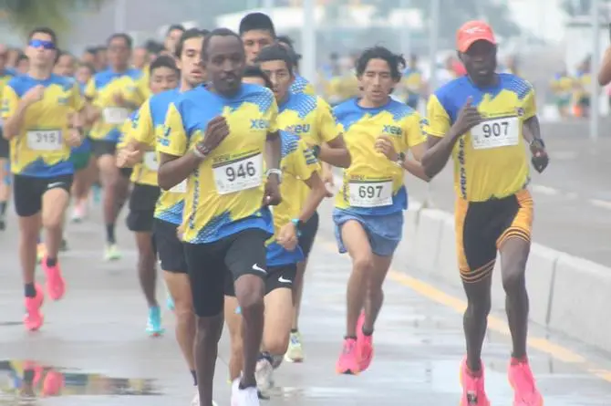 ¡Robert Gaitho Gititu se lleva la Carrera de la U!