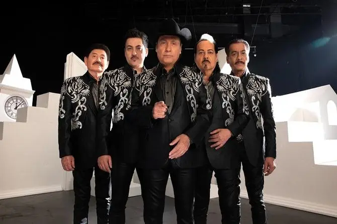 Los Tigres del Norte quieren dueto con Shakira en 2025