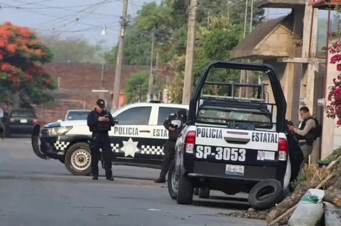 Se mete al baño a orinar con 300 mil pesos ¡Y lo asaltan!  