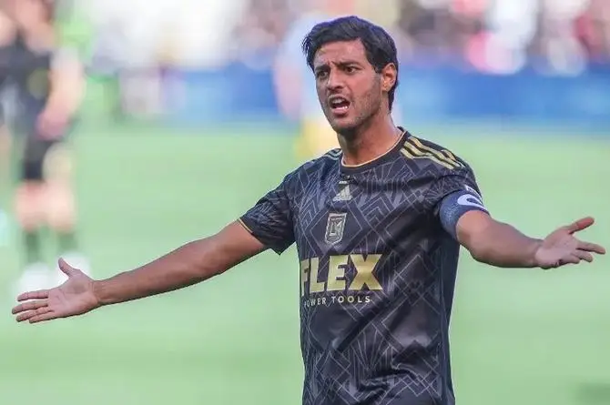 ¡Lamentable! Arde en llamas la casa del futbolista Carlos Vela (+foto)