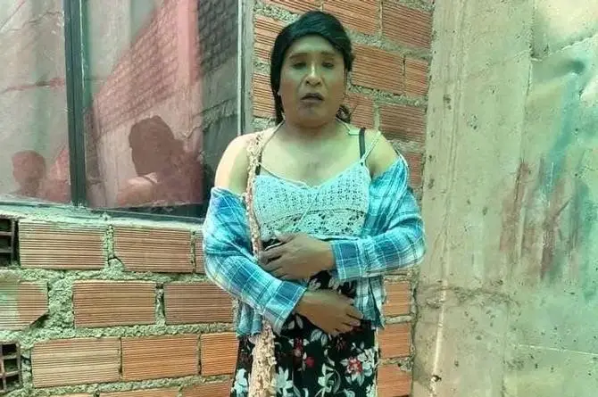 ¿Los pies lo delataron? Recluso intenta huir de cárcel disfrazado de mujer (+fotos)