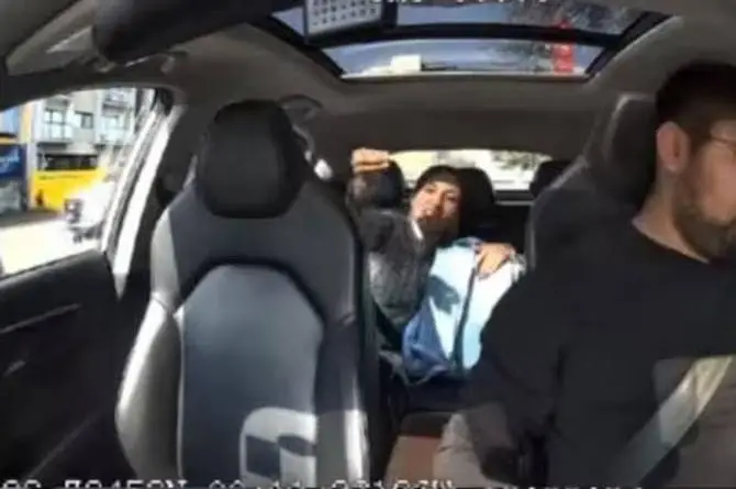 #LadyUber amenaza a conductor  con acusarlo de acoso, por no ir rápido  ( video) 