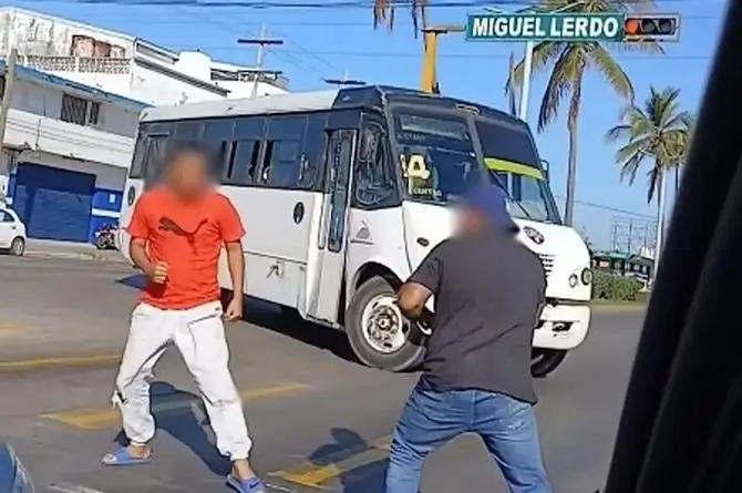 'Se parten su mandarina en gajos' en el crucero de Allende y Lerdo, en Veracruz (+video)