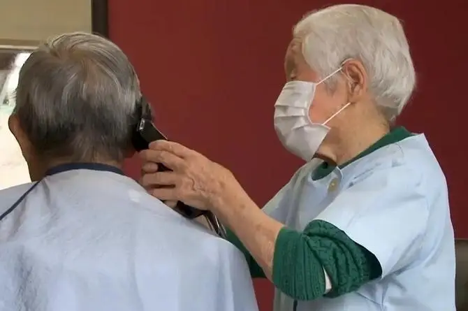 Es la estilista más grande del mundo ¡Tiene 108 años de edad! (+video)