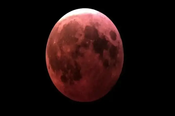 La Luna se pintó de rojo ¡Tremendo eclipse! (+video)